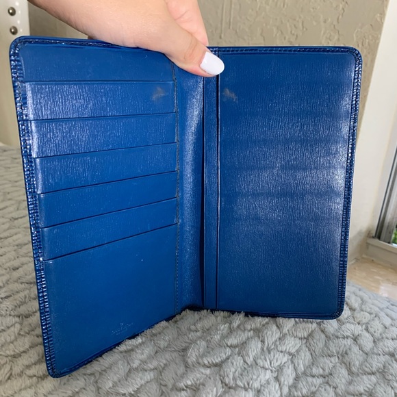 Louis Vuitton Epi Wallet - Picture 12 of 16